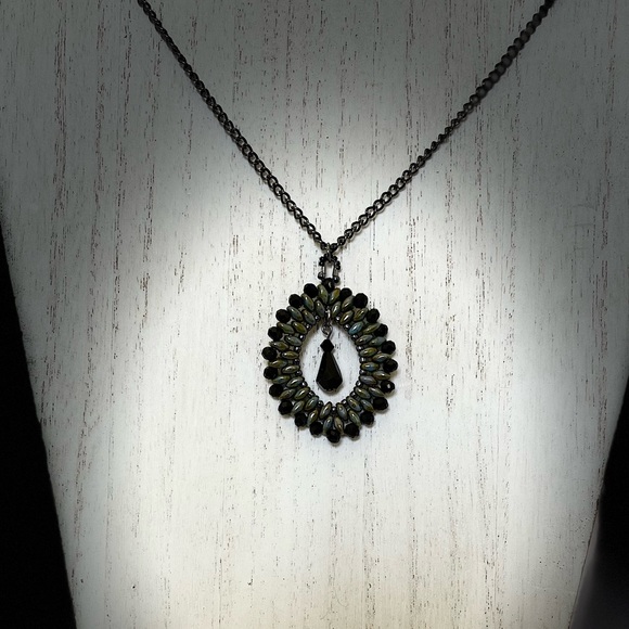 Beaded pendant necklace -superduo beads, Black onyx beads and swarovski crystal - Picture 4 of 5
